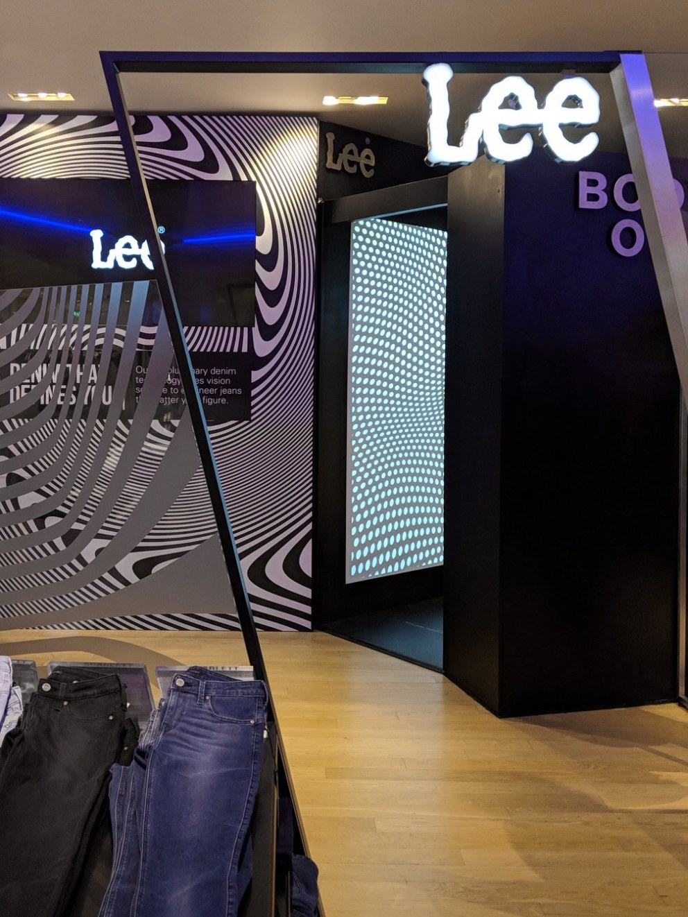 Lee Jeans Body Optix Selfridges Pop Up | Entry | Interior Designers